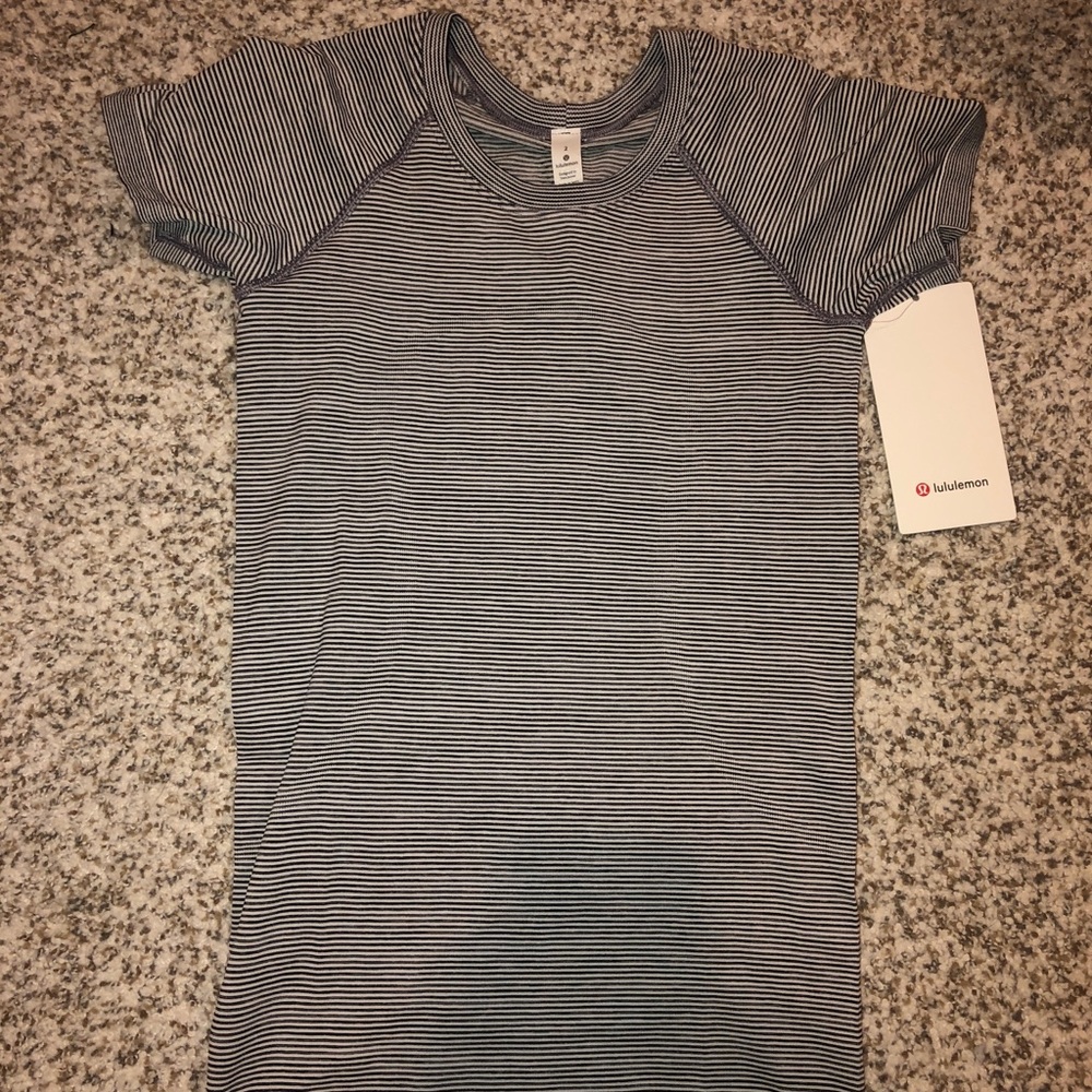 Swiftly Tech short sleeve lulu shirt